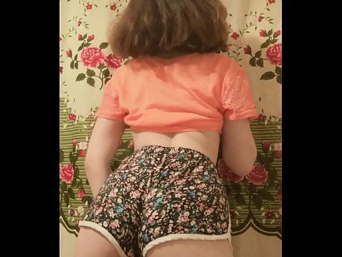 ❤️ Sexy jong baba wat haar kortbroek op kamera uittrek ☑ Fok video  by ons ☑