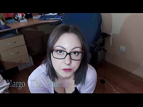 ❤️ Sexy meisie met bril suig dildo diep op kamera ☑ Fok video  by ons ☑