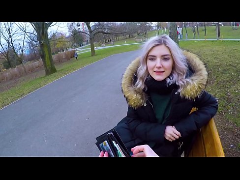 ❤️ Sluk 'n vreemdeling se warm kom vir geld - blowjob in the park deur Eva Elfie ☑ Fok video  by ons ☑